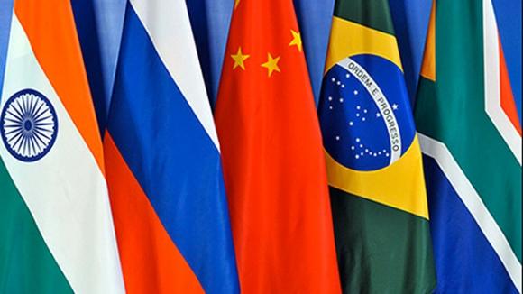 Informe: Rusia quiere acabar con la ¨hegemonía de EE.UU.¨ con ayuda del BRICS