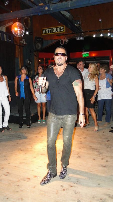 FOTOS SHOW GUSTAVO SANTILLAN EN¨LA VENTOLA¨