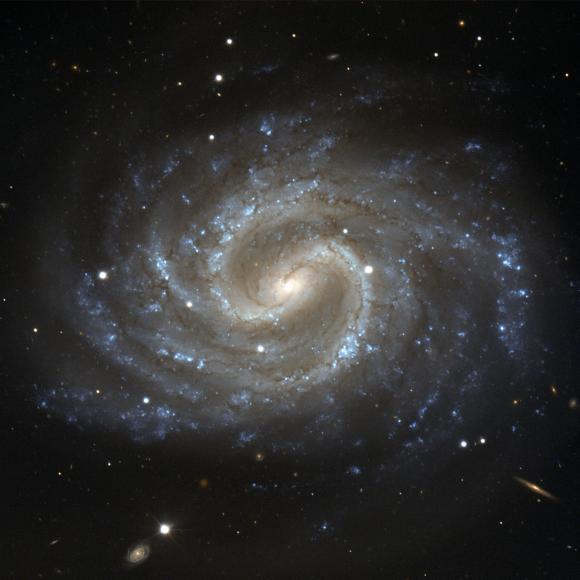 ESO muestra la espectacular ¨galaxia perdida¨ en el cúmulo de Virgo