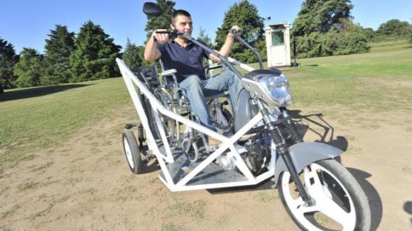 Ingenieros Argentinos crean una moto para manejar desde la silla de ruedas
