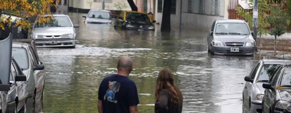 Al menos 67 muertos en La Plata por el temporal, confirmó Daniel Scioli