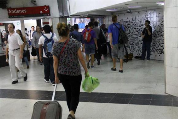¿Cuánto recauda en el subte el mejor violinista del Colón?