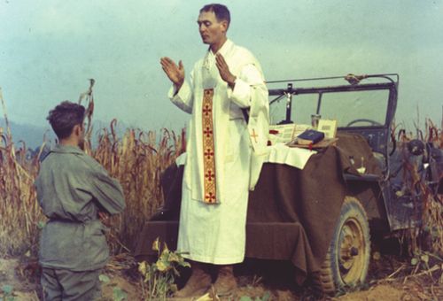 Sacerdote héroe de la guerra de Corea recibirá póstuma Medalla de Honor