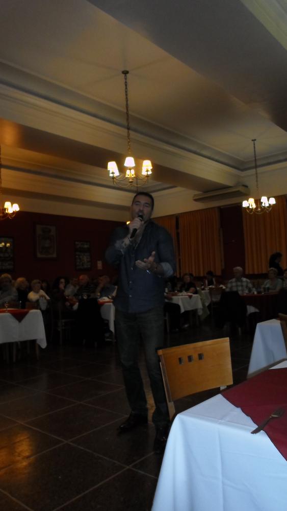 FOTOS SHOW GUSTAVO SANTILLAN EN EL¨CENTRO GALICIA-AYER