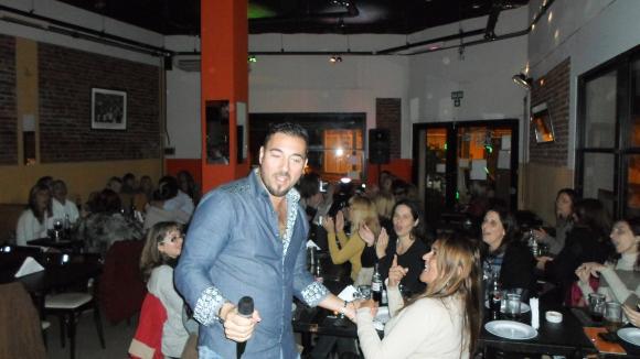 FOTOS SHOW GUSTAVO SANTILLAN EN¨FELIX¨ AYER