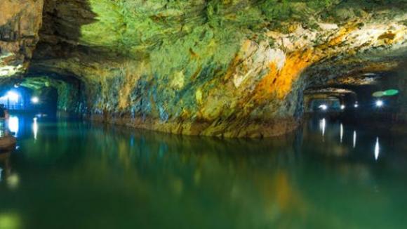 Hallan el agua más antigua del planeta en mina canadiense: podría contener vida