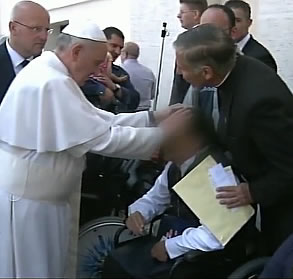 ¿El Papa hizo un exorcismo en San Pedro?