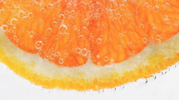 Naranjas contra la tuberculosis: Descubren sin querer que la vitamina C mata la bacteria