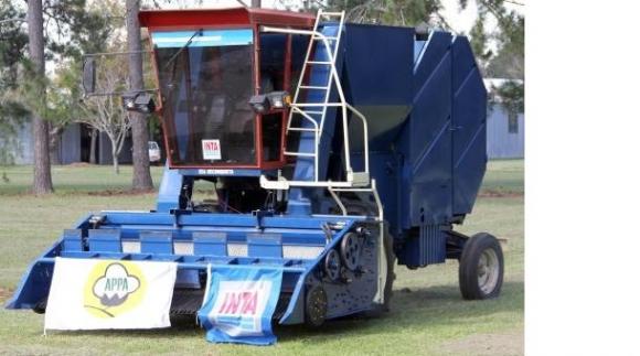 Tecnicos Argentinos desarrollan cosechadora que también prensa el algodón