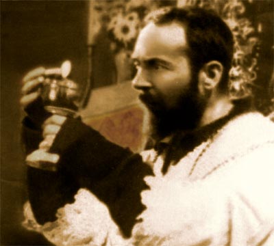 LA SANTA MISA EXPLICADA POR PADRE PIO. Testimonio del P. Derobert, hijo espiritual del P. Pío.