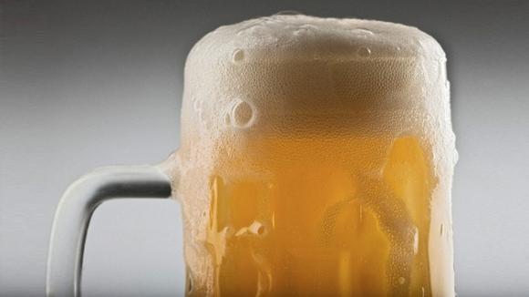 El consumo moderado de cerveza es bueno para los hipertensos