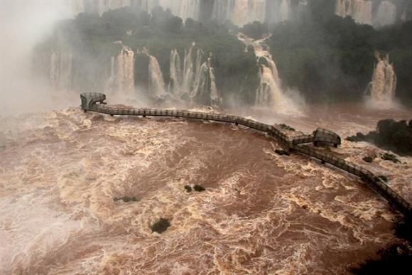 Una extraordinaria creciente del Iguazú y del Paraná pone en alerta al Litoral