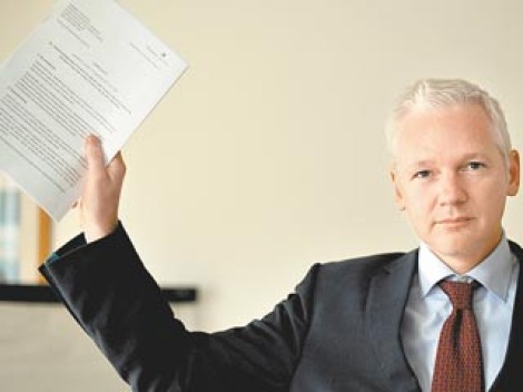 Randazzo y Garré: Artífices del control K que critica Assange