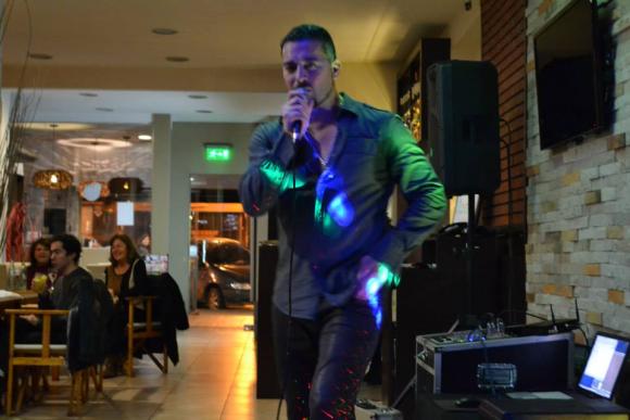 FOTOS SHOW GUSTAVO SANTILLAN EN¨OASIS¨VIERNES PASADO