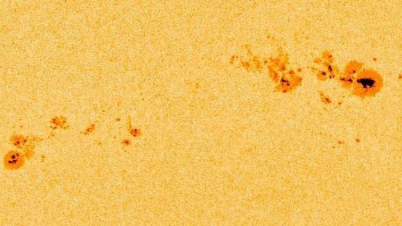 Una mancha solar gigante amenaza con lanzar llamaradas hacia la Tierra