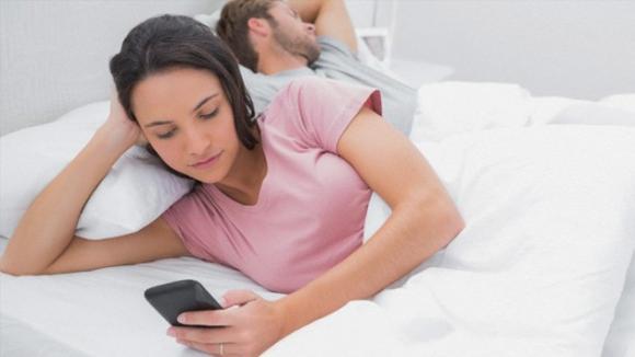 La infidelidad virtual es tan dolorosa como la carnal
