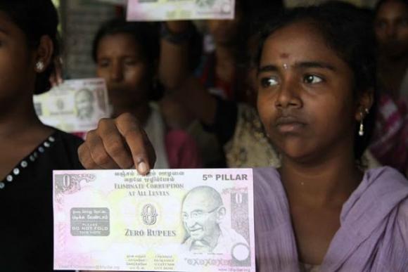 En India combaten sobornos pagando con billetes de cero rupias