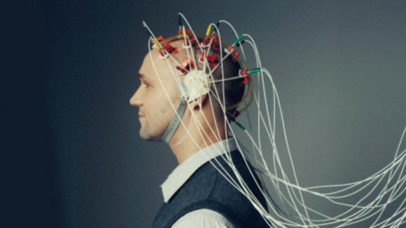 Científicos descubren la clave para manipular el cerebro con computadoras