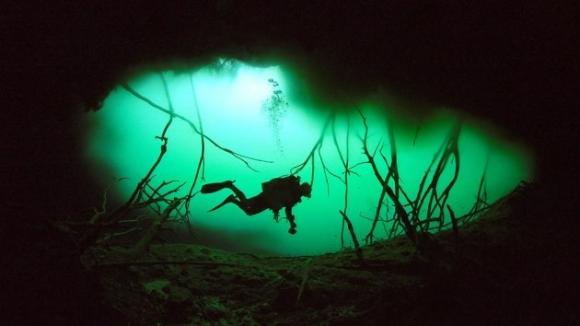 Video y fotos de un misterioso ´río´ bajo el mar