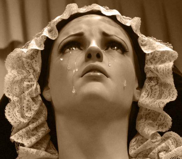 LA MADRE ESTABA JUNTO A LA CRUZ