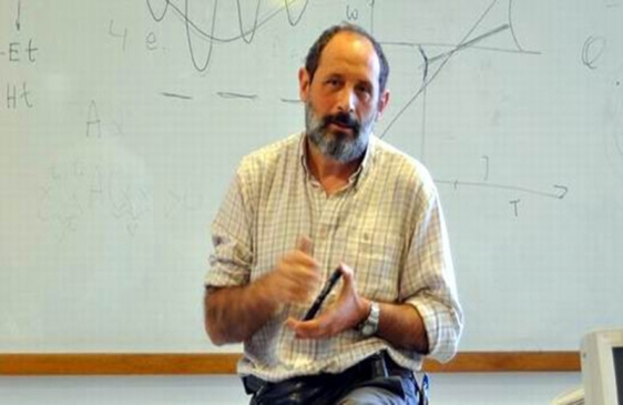 Físico cordobés asegura haber logrado retroceder el tiempo de los atomos