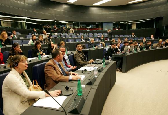 Gran Victoria en el Parlamento Europeo: rechaza resolución para que los niños accedan a métodos anticonceptivos incluso preservativos