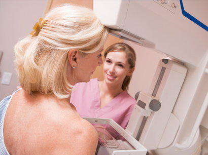 Médicos chilenos alertan sobre fármacos hormonales que favorecen al cáncer de mamas