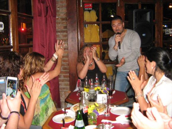 FOTOS SHOW GUSTAVO SANTILLAN EN¨LA BARBERIA¨ DOMINGO PASADO