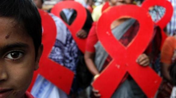 Dos millones de adolescentes en todo el mundo viven con VIH