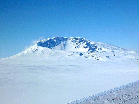 Descubren volcán activo en la Antártida que acelerará el deshielo
