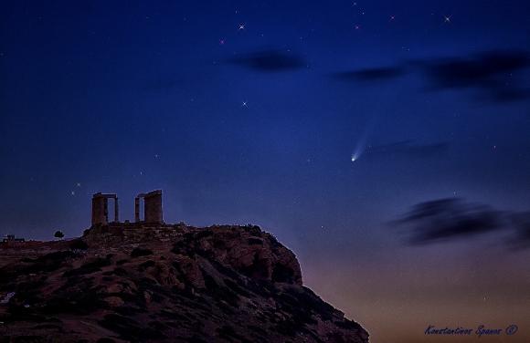 Cometa ISON se impone sobre el monte de Poseidón en Grecia