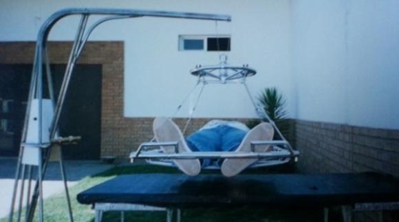 Investigadores Argentinos desarrollan una innovadora camilla mecánica adaptable para traslado de pacientes politraumatizados