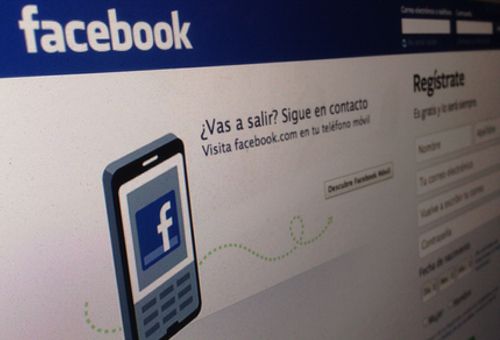 Facebook elimina polémica página anticatólica que se burlaba de Benedicto XVI