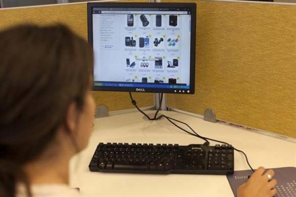 Los sitios de venta de tecnología recortaron sus ofertas y remarcaron los precios