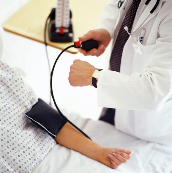 Controlar presión arterial evita el 40% de los ACV y el 20% de los infartos