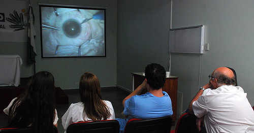 Instalan sofisticadas cámaras en el Hospital de San Isidro para ver operaciones en tiempo real