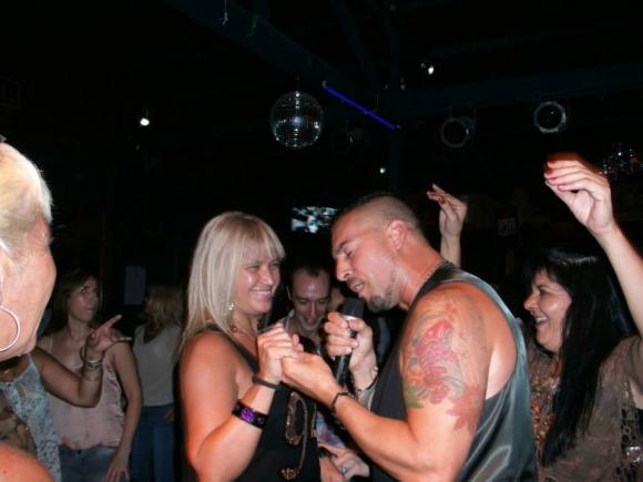 SHOWS VIERNES 14 Y SABADO 15 FEBRERO EN..