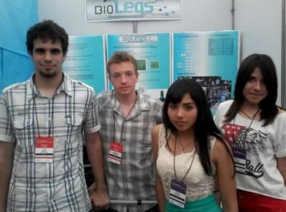 Estudiantes de escuela técnica Argentina desarrollan un exoesqueleto que permite caminar a personas discapacitadas