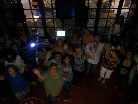 FOTOS SHOW GUSTAVO SANTILLAN EN¨LA BARBERIA¨