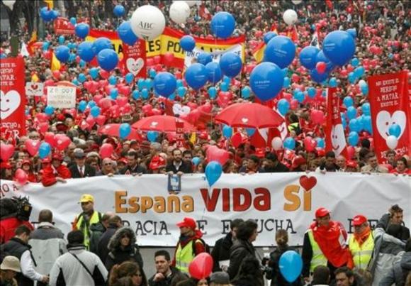 Multitudinario ¨Sí a la Vida¨ en España