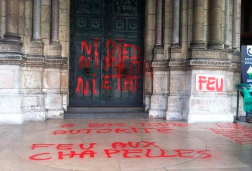 Profanan Basílica del Sacre Coeur de París