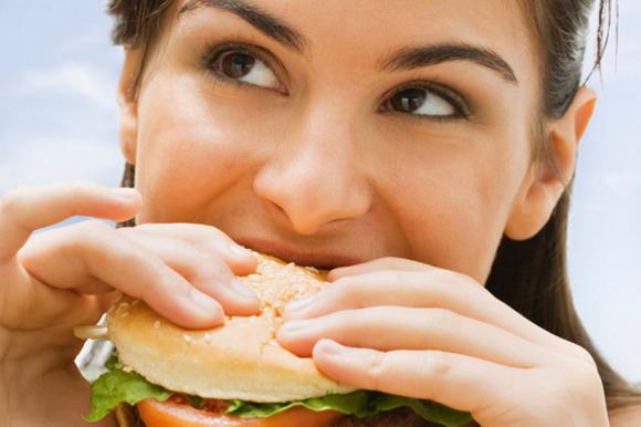 Una dieta rica en grasas aumentaría el riesgo de cáncer de mama