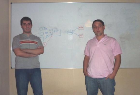 Jovenes Argentinos crean una aplicación que permite sincronizar la transmisión de la radio con la televisión