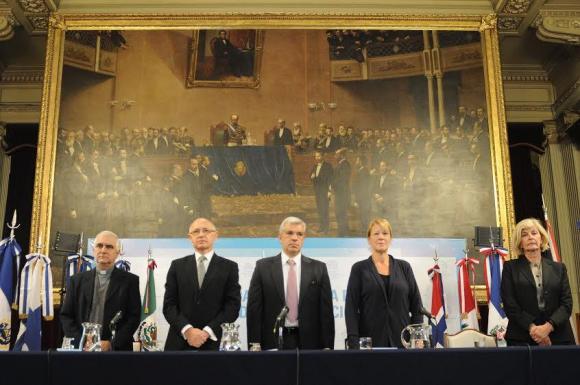 Mons. Lozano participó de un seminario legislativo sobre tráfico de armas