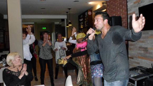 FOTOS SHOW GUSTAVO SANTILLAN EN ¨OASIS¨