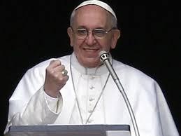 Regina Coeli: Si la Iglesia está viva, siempre sorprende