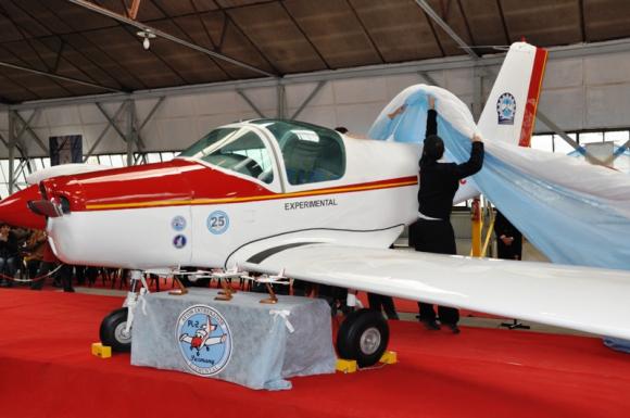 Estudiantes de escuela técnica Argentina construyen un avión de entrenamiento