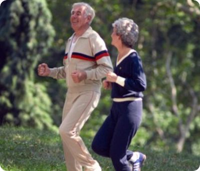 Los beneficios de caminar en la tercera edad