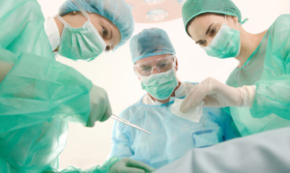 Primera embolización infantil a niña de 10 años que sufrió un ACV