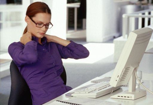 Crecen los trastornos de columna por mal uso de computadoras